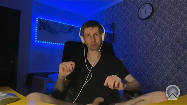 Aki-Laky online show from April 13, 2026, 7:30 pm