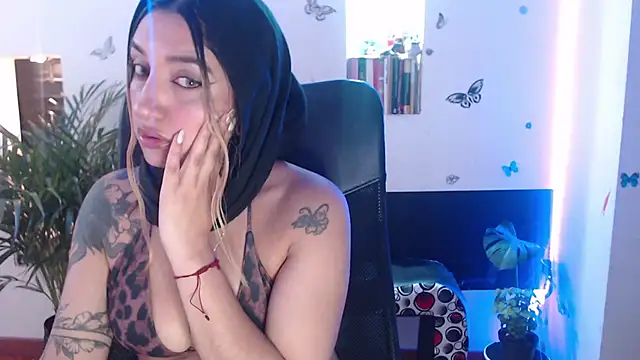 Snapshot of Lia-mitch chatting on February 13, 2026, 2:02 pm Lia-mitch online show from February 13, 2026, 2:02 pm