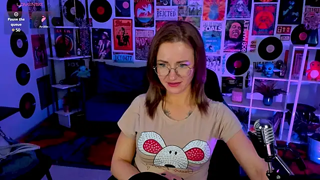 LadyIzabel online show from March 3, 2025, 8:38 am