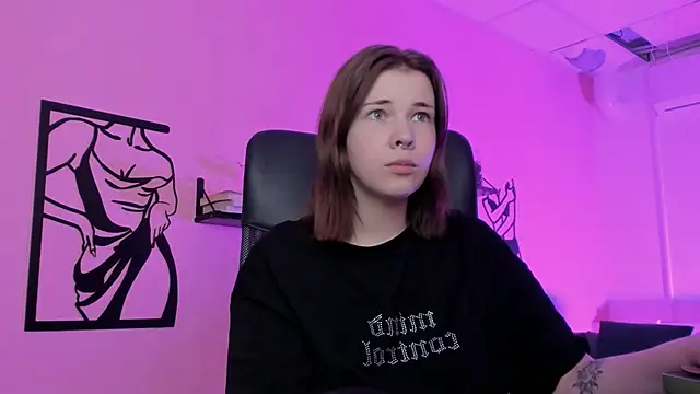 AliceSunday online show from February 4, 2025, 5:01 pm