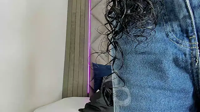 BriaConner  online show from March 19, 2025, 3:52 am