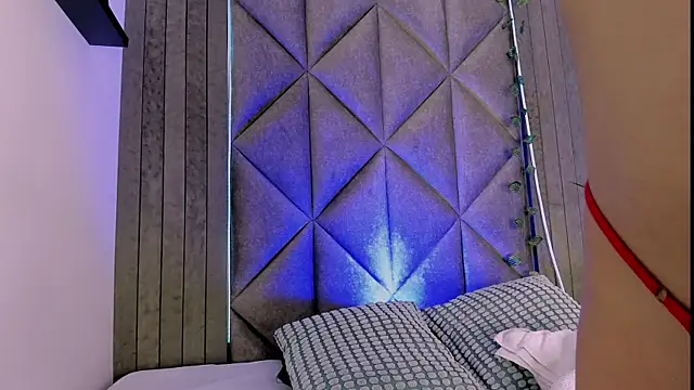 BriaConner  online show from November 3, 2025, 1:40 am