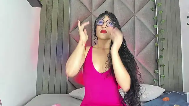 BriaConner  online show from December 17, 2025, 2:50 am