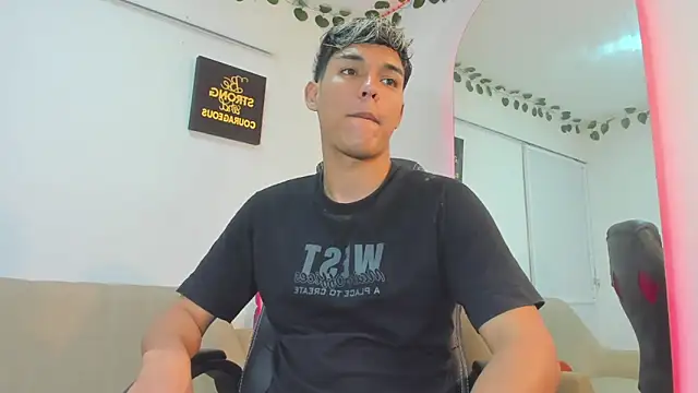 ryan carter08 online show from November 5, 2025, 2:55 am