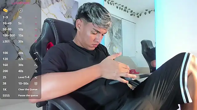 ryan carter08 online show from March 26, 2026, 2:06 am