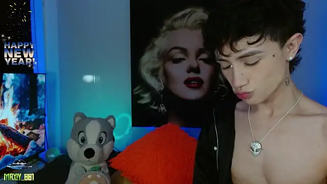 maxiy 001 online show from January 5, 2025, 4:58 am