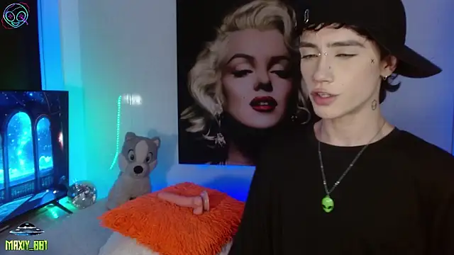 maxiy 001 online show from September 20, 2025, 3:40 am