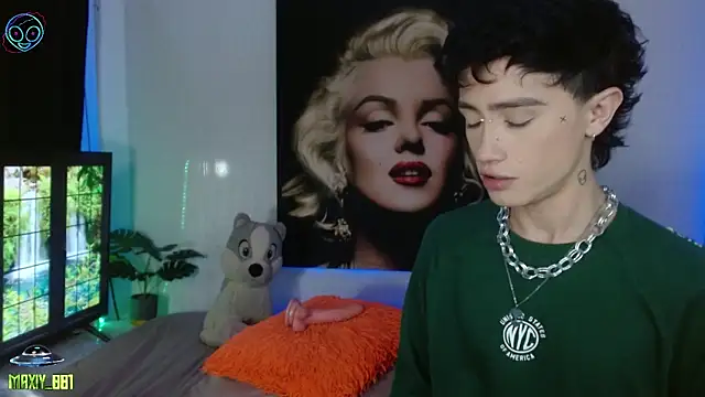 maxiy 001 online show from November 16, 2025, 5:35 am