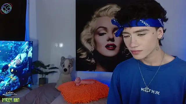 maxiy 001 online show from November 25, 2025, 3:01 pm