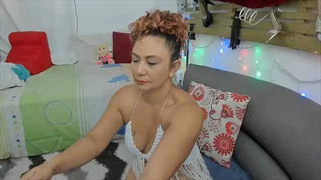 KeiraQuen online show from September 28, 2025, 5:18 pm