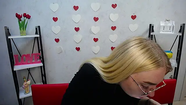 BeatriceFly online show from December 11, 2024, 4:09 pm