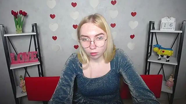 BeatriceFly online show from December 16, 2024, 4:38 pm