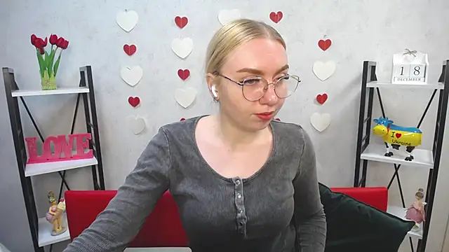 BeatriceFly online show from December 18, 2024, 3:22 pm