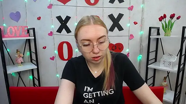 BeatriceFly online show from March 23, 2025, 6:16 am