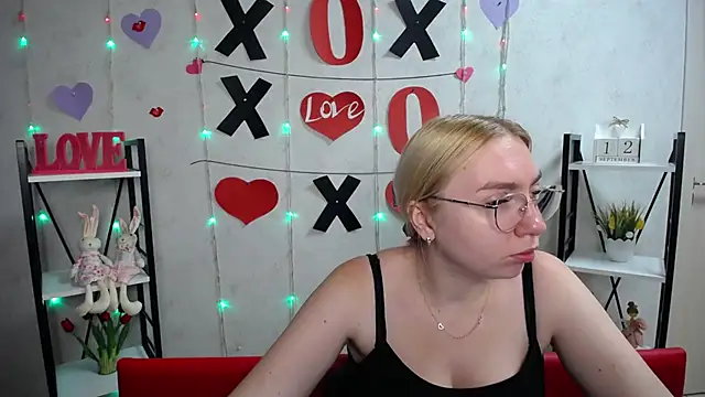 BeatriceFly online show from September 12, 2025, 12:05 pm