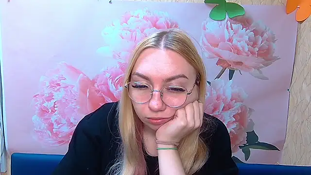 BeatriceFly online show from September 30, 2025, 11:48 am