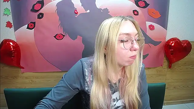 BeatriceFly online show from October 15, 2025, 12:38 pm