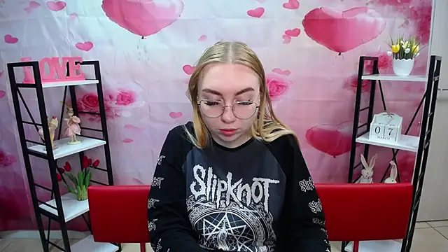 BeatriceFly online show from March 7, 2026, 1:30 pm