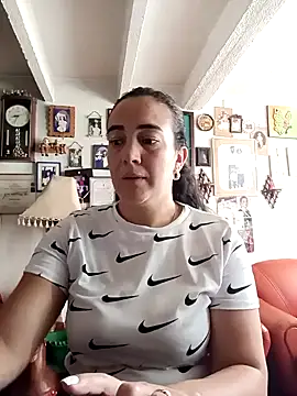 skayhot  online show from February 4, 2025, 1:38 pm