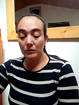 skayhot  online show from September 17, 2025, 1:46 pm