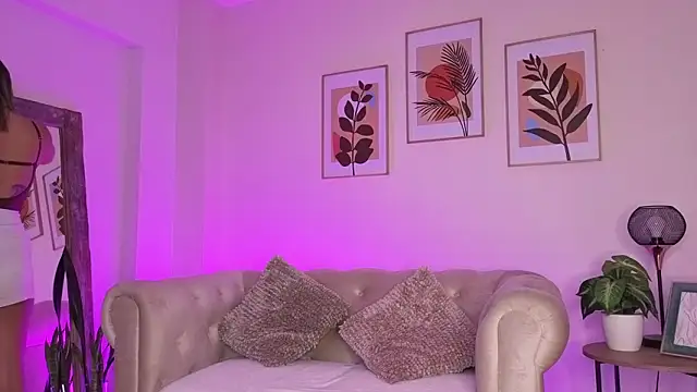 DahianaWalcott online show from February 25, 2026, 10:30 pm