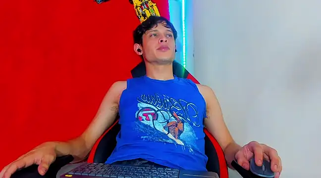 Snapshot of LilOwen_ chatting on March 5, 2025, 4:34 am LilOwen online show from March 5, 2025, 4:34 am