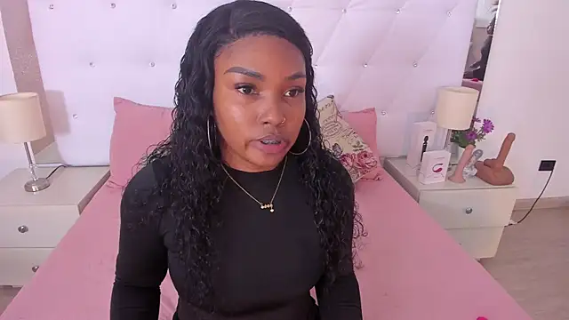 Isla Scott online show from October 12, 2025, 11:20 am