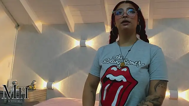 Snapshot of MizzHell chatting on January 15, 2026, 3:44 am MizzHell online show from January 15, 2026, 3:44 am