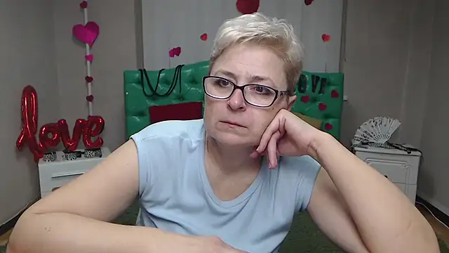 EmiliaGree online show from November 25, 2025, 6:08 pm