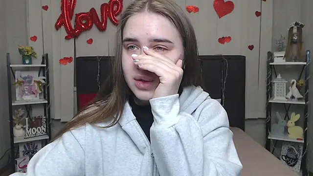 LauraHlot online show from February 22, 2026, 6:24 am