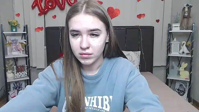 LauraHlot online show from February 27, 2026, 6:30 pm