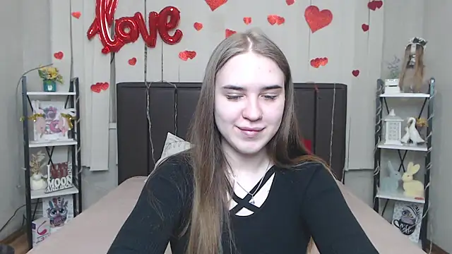 LauraHlot online show from April 3, 2026, 5:22 pm