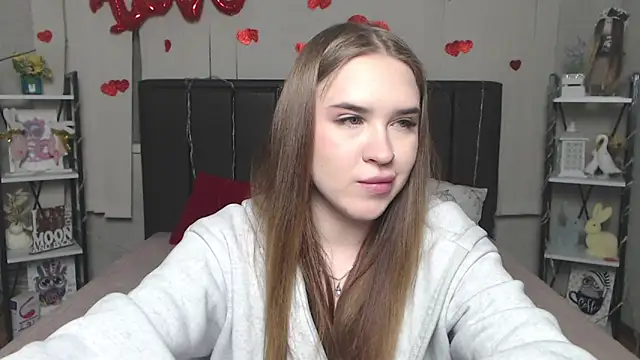 LauraHlot online show from April 10, 2026, 6:34 pm