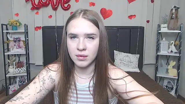 LauraHlot online show from May 8, 2026, 5:29 pm