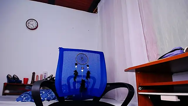 anyaadamss online show from February 9, 2025, 6:33 am