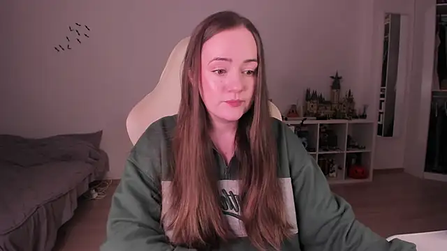 WalkingGirl online show from November 27, 2025, 10:45 pm