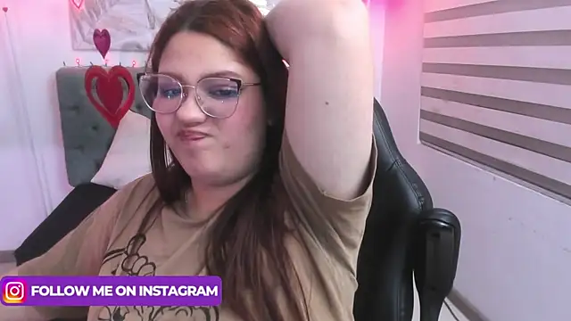 Camiila Osorio online show from February 12, 2025, 8:27 am