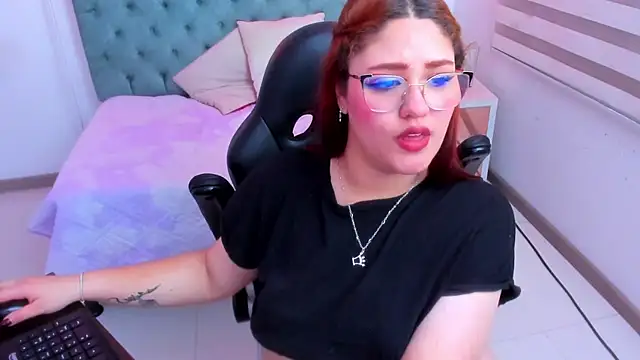 Camiila Osorio online show from March 12, 2025, 6:40 am