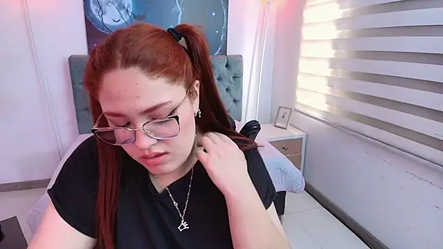 Camiila Osorio online show from March 21, 2025, 4:18 pm