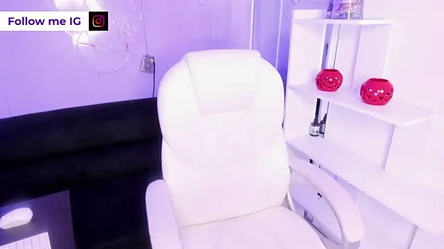 Camiila Osorio online show from March 17, 2026, 7:28 pm