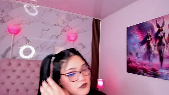 Camiila Osorio online show from March 18, 2026, 8:01 pm