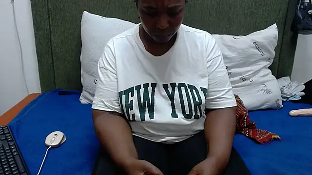 Thickchocolatex2 online show from February 14, 2026, 7:32 pm