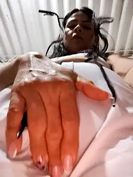 Linda Lars online show from April 19, 2026, 3:06 am