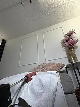 anellejones online show from April 8, 2026, 9:48 pm