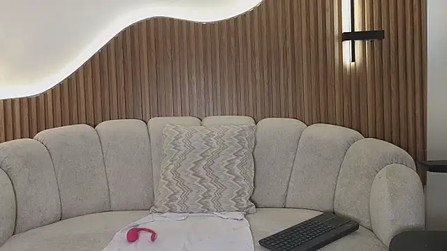 anellejones online show from July 1, 2026, 7:24 pm