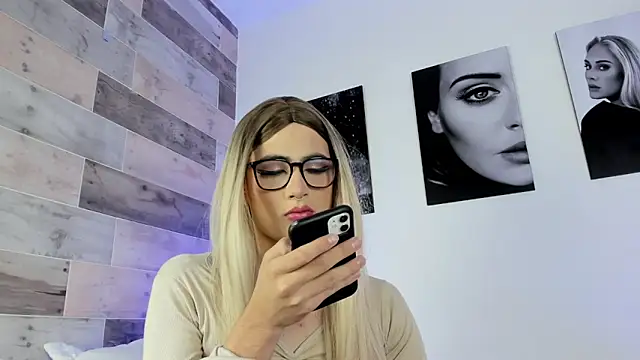 Snapshot of JESSI_NAOMI chatting on January 11, 2025, 8:33 am JESSI NAOMI online show from January 11, 2025, 8:33 am