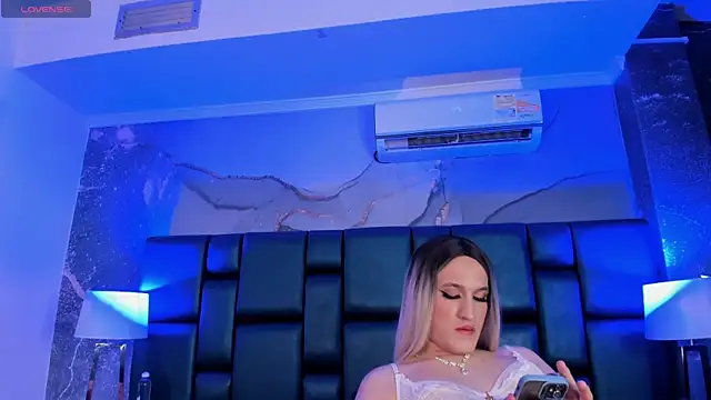 Snapshot of JESSI_NAOMI chatting on February 4, 2025, 7:07 am JESSI NAOMI online show from February 4, 2025, 7:07 am