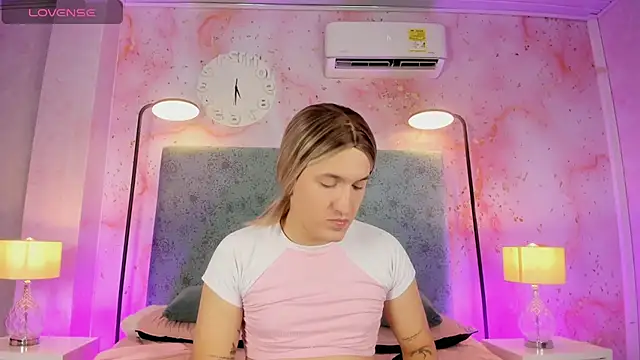 Snapshot of JESSI_NAOMI chatting on November 9, 2025, 11:36 pm JESSI NAOMI online show from November 9, 2025, 11:36 pm