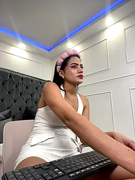 ariel jonees online show from December 14, 2025, 5:13 am