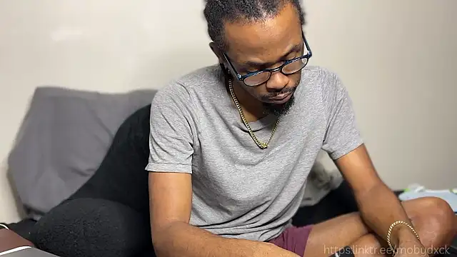 Snapshot of MobyDxck chatting on February 24, 2026, 6:33 am MobyDxck online show from February 24, 2026, 6:33 am